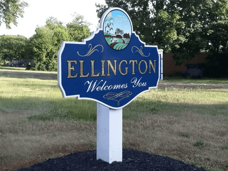 A beautiful landmark welcomes tourists and visitors in the town of Ellington.